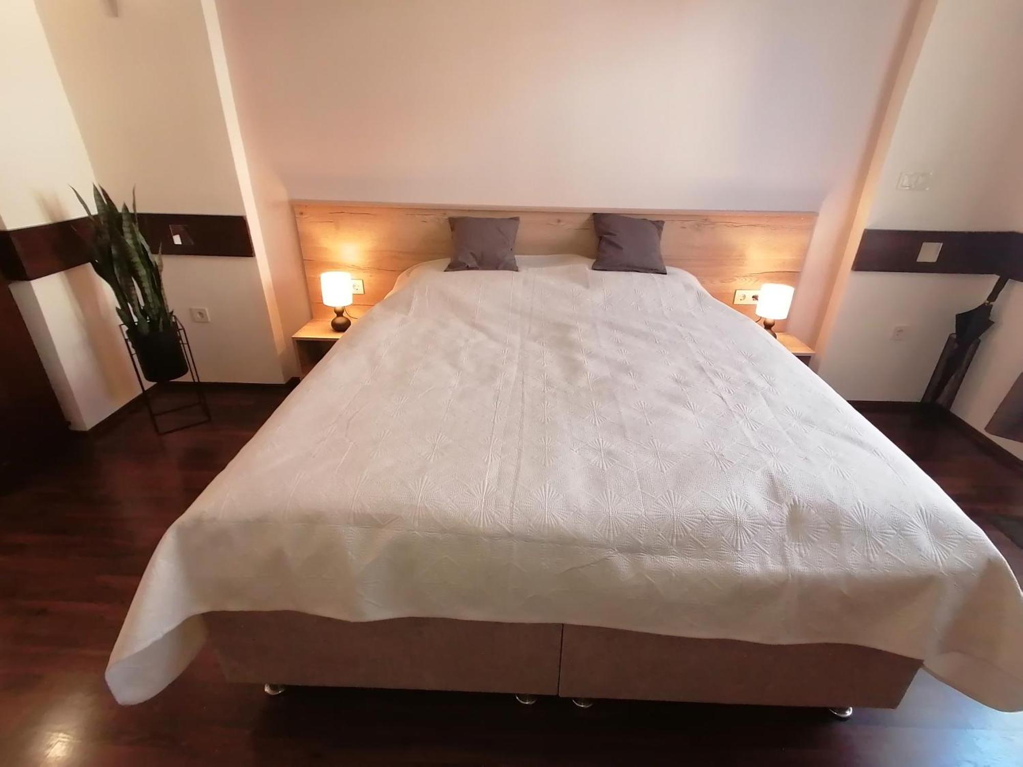 Mohacs Korona Apartman Luaran gambar