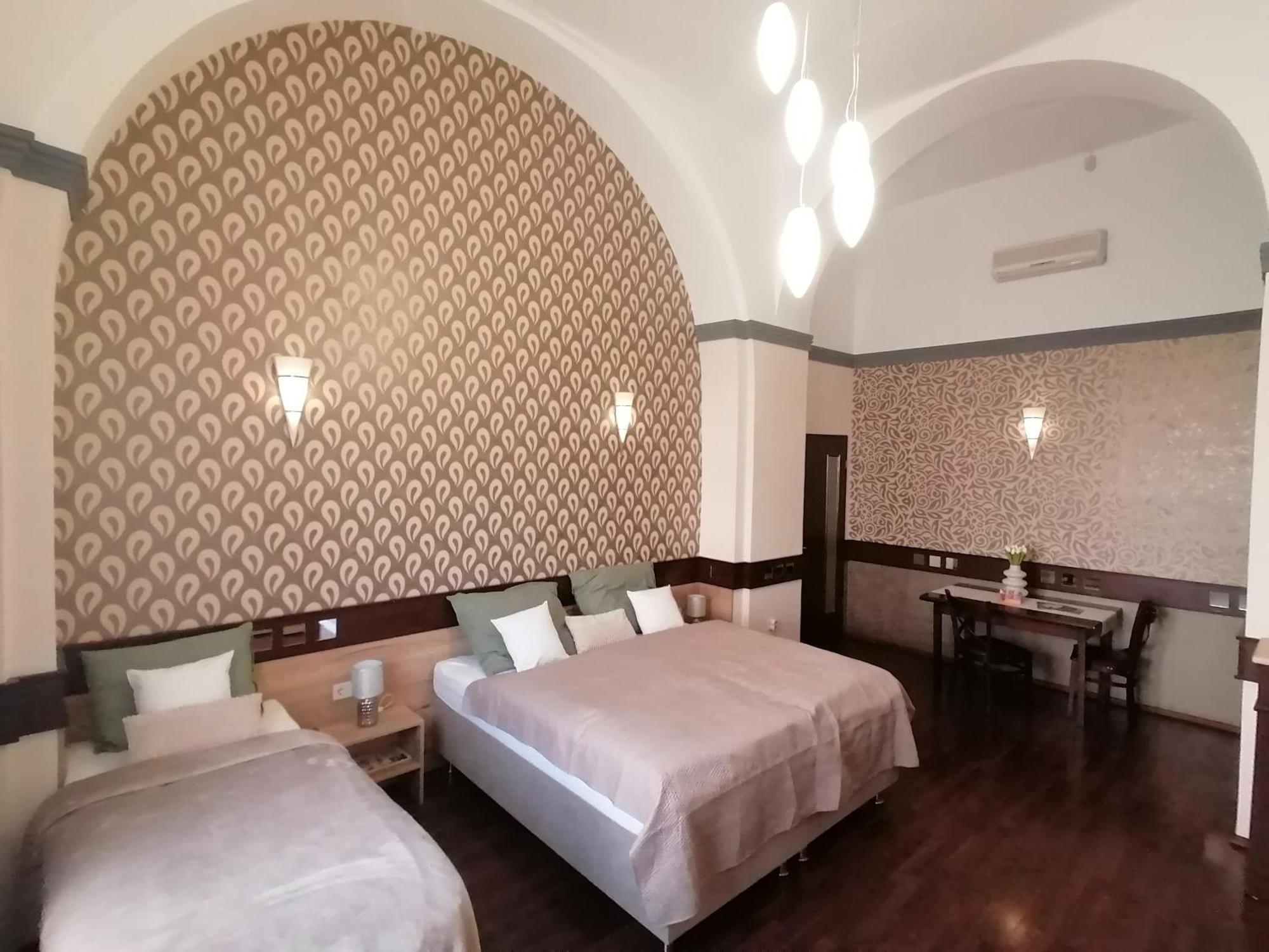 Mohacs Korona Apartman Luaran gambar