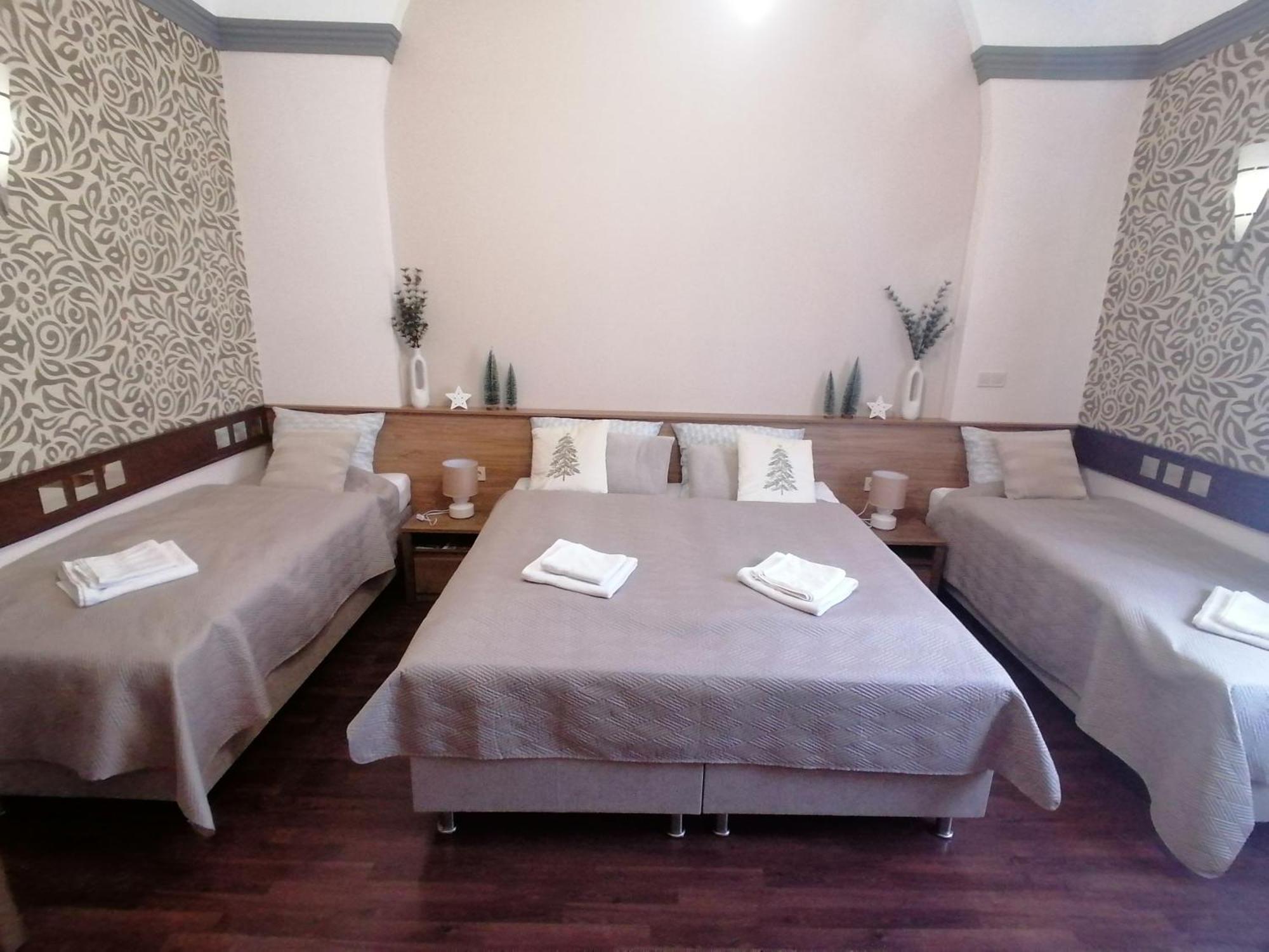 Mohacs Korona Apartman Luaran gambar